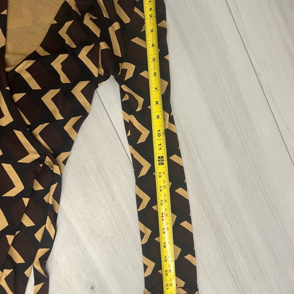 Diane Von Furstenberg Women's Wrap Dress Black Gold Geometric Silk Sz 4 - Picture 6 of 9